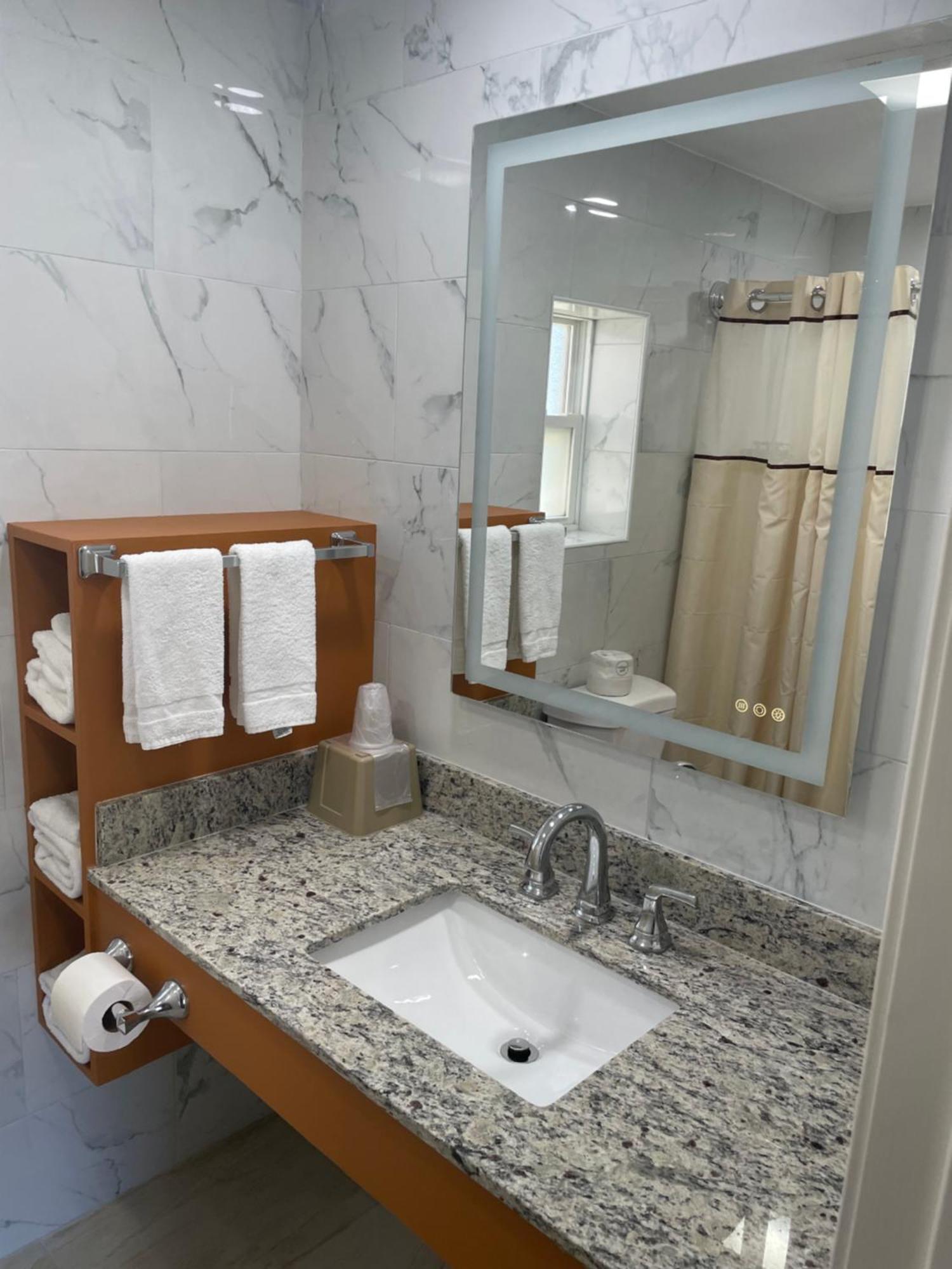 The Springwater Inn Итака Екстериор снимка