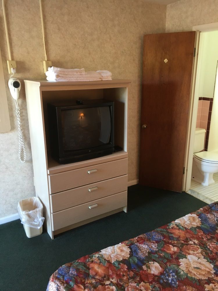 The Springwater Inn Итака Екстериор снимка