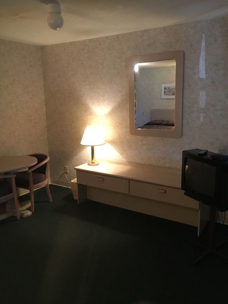 The Springwater Inn Итака Екстериор снимка