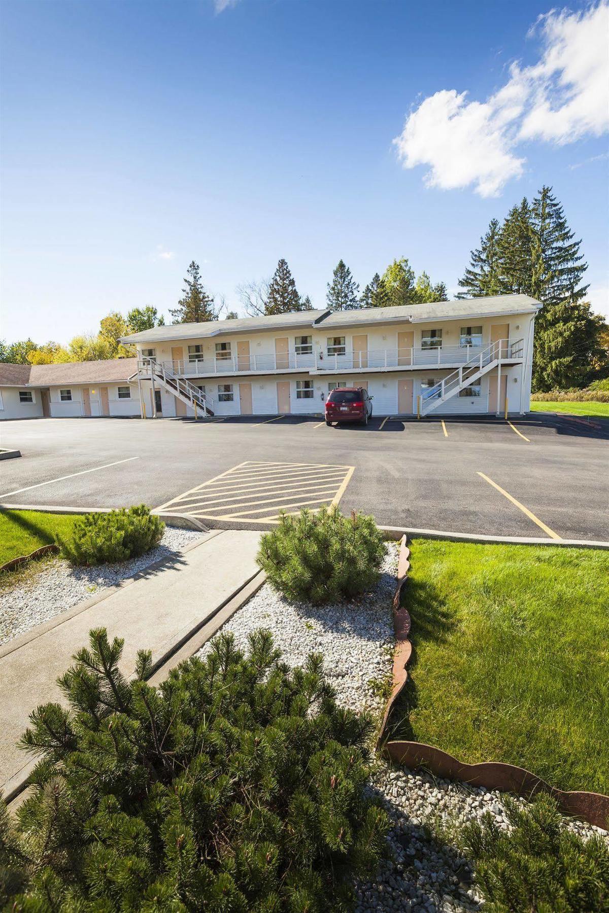 The Springwater Inn Итака Екстериор снимка