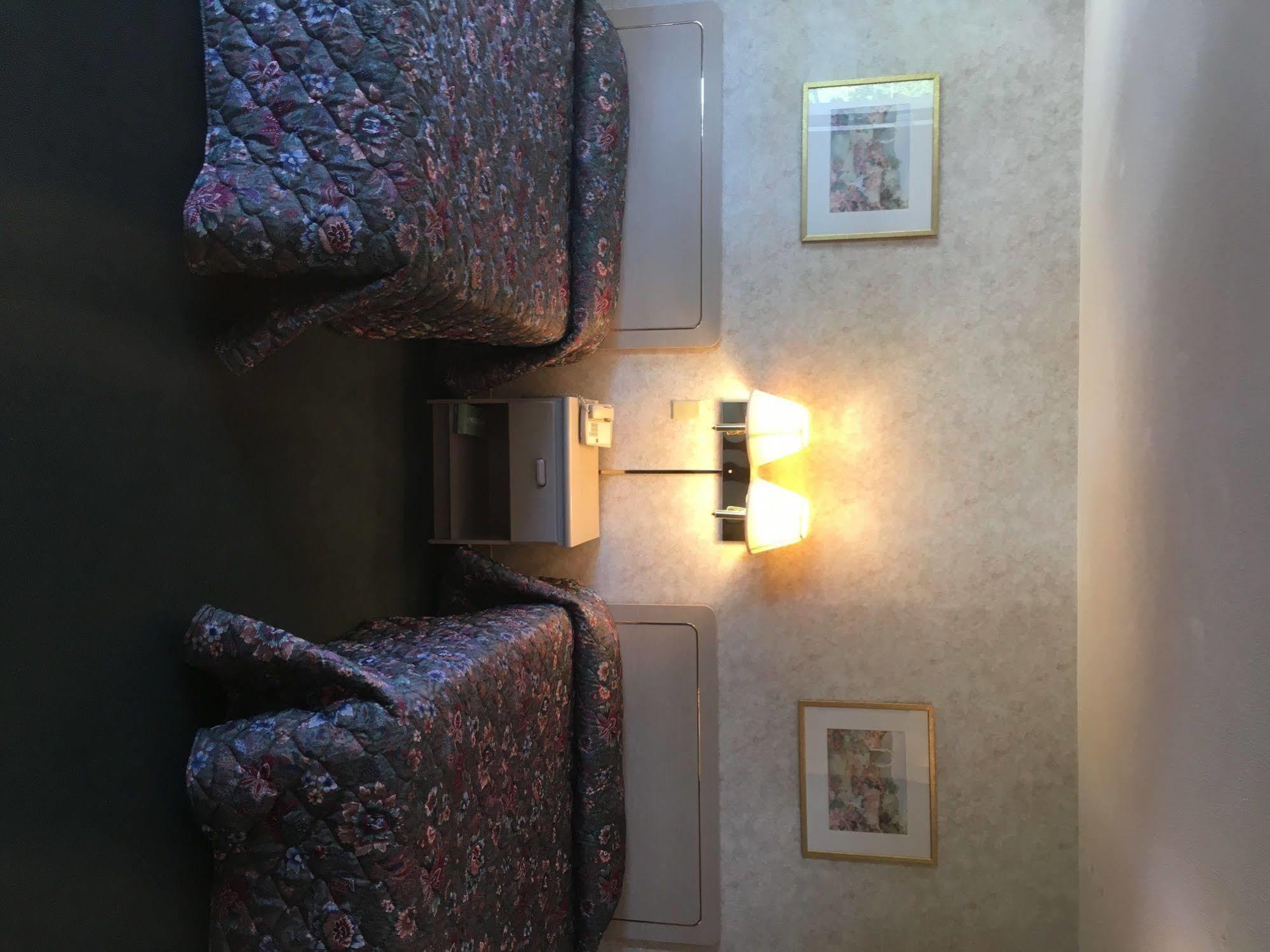 The Springwater Inn Итака Екстериор снимка